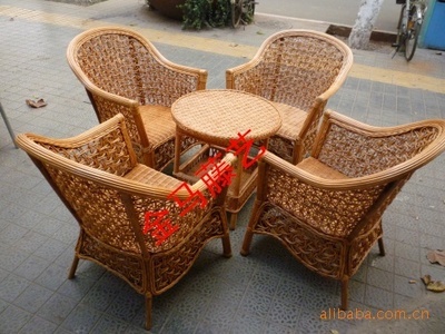 云南昆明金馬藤藝廠 專業(yè)批發(fā)各種藤椅家具與藤藝花架
